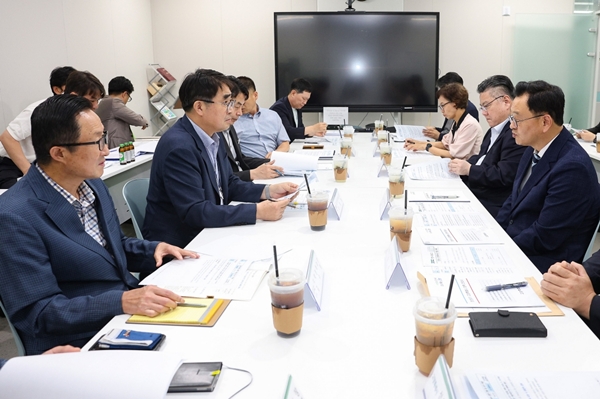 민경선 고양시장, 경기도지사에 '5대 핵심 정책건의서' 전달과 함께 지원 요청