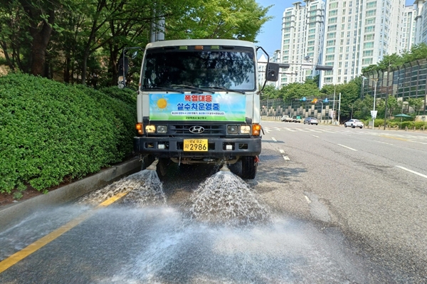 고양시 폭염특보에 '도로 살수차' 전면 가동0
